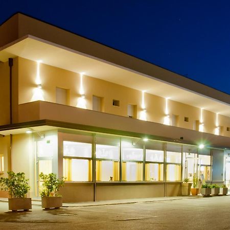 Hotel Ristorante Cesare Савіньяно-суль-Рубіконе Екстер'єр фото