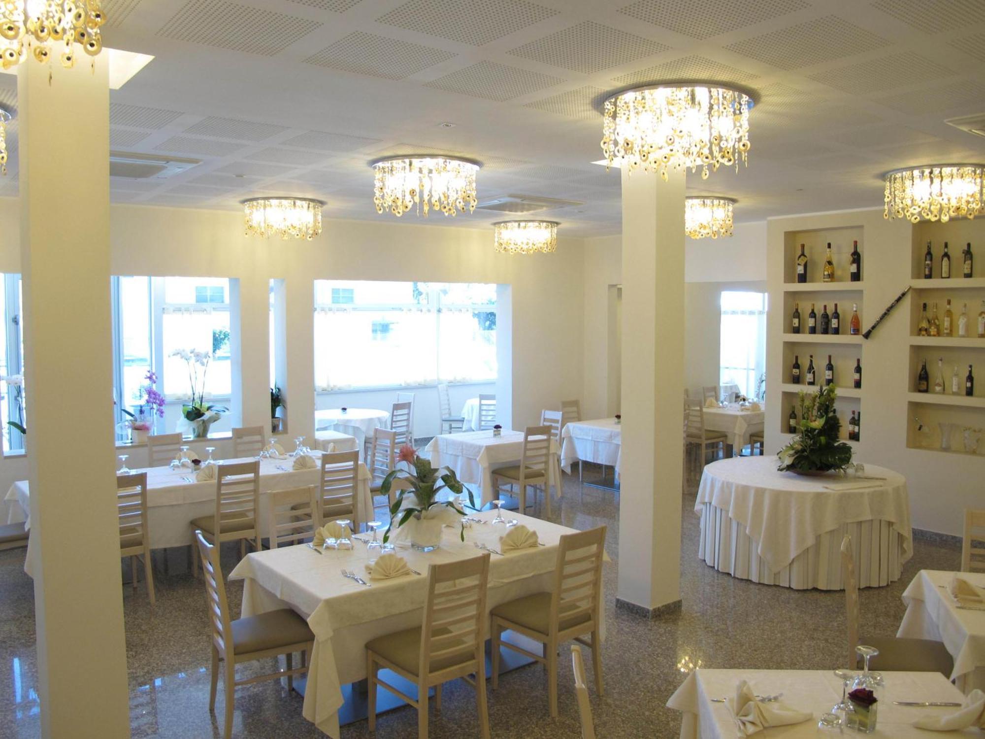Hotel Ristorante Cesare Савіньяно-суль-Рубіконе Екстер'єр фото